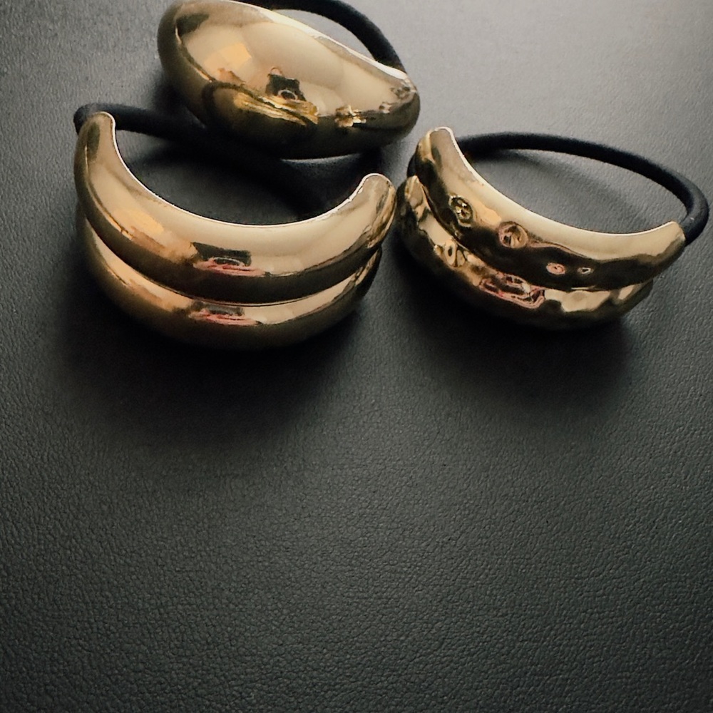 Gold Hair Accessory Set - Picture 3 of 3